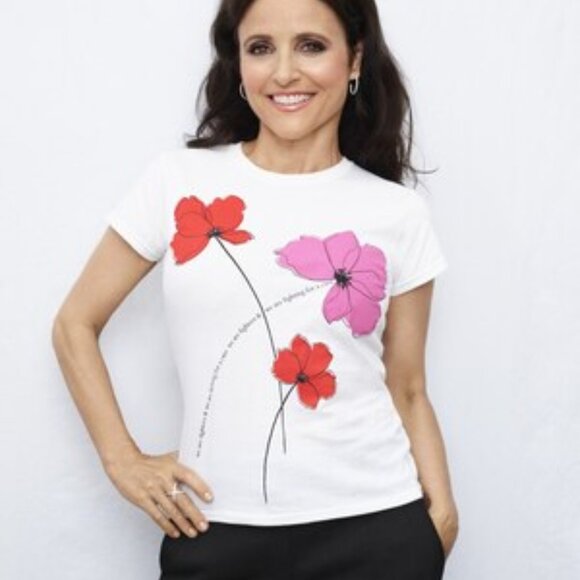 Carolina Herrera Key to the Cure Breast Cancer T-Shirt - Picture 1 of 6